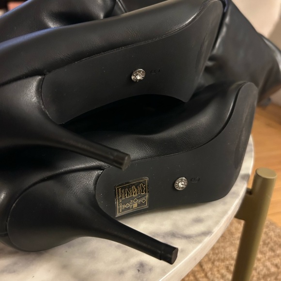 AZALEA WANG NEMY BLACK KITTEN HEEL THIGH HIGH BOOT like new, used for one shoot - Picture 8 of 8